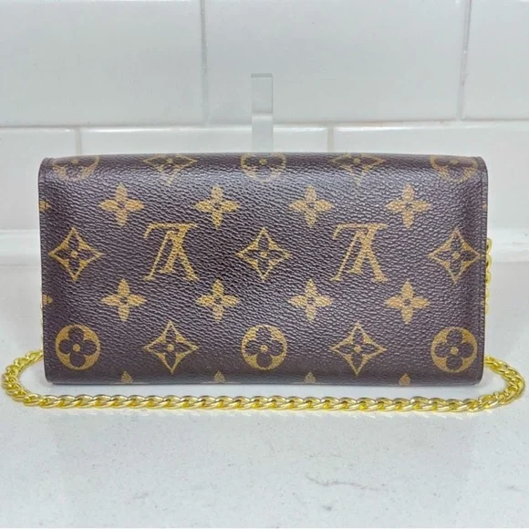 💯 Authentic Louis Vuitton Monogram Sarah Wallet on Chain - Picture 10 of 16